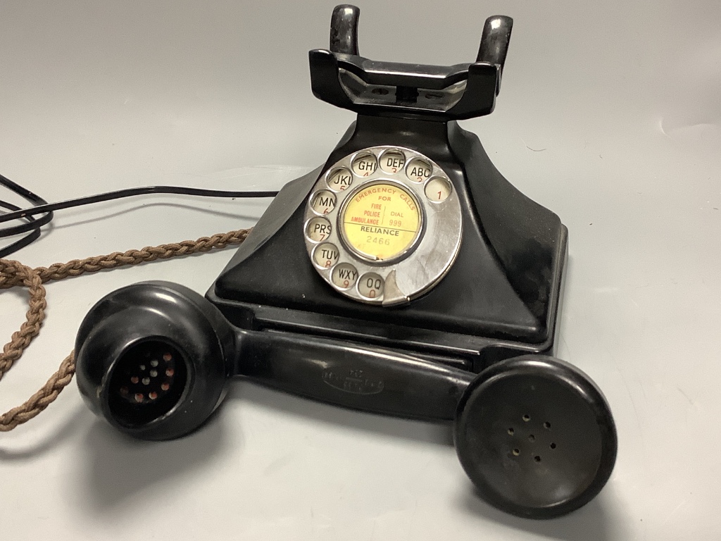 A black bakelite telephone